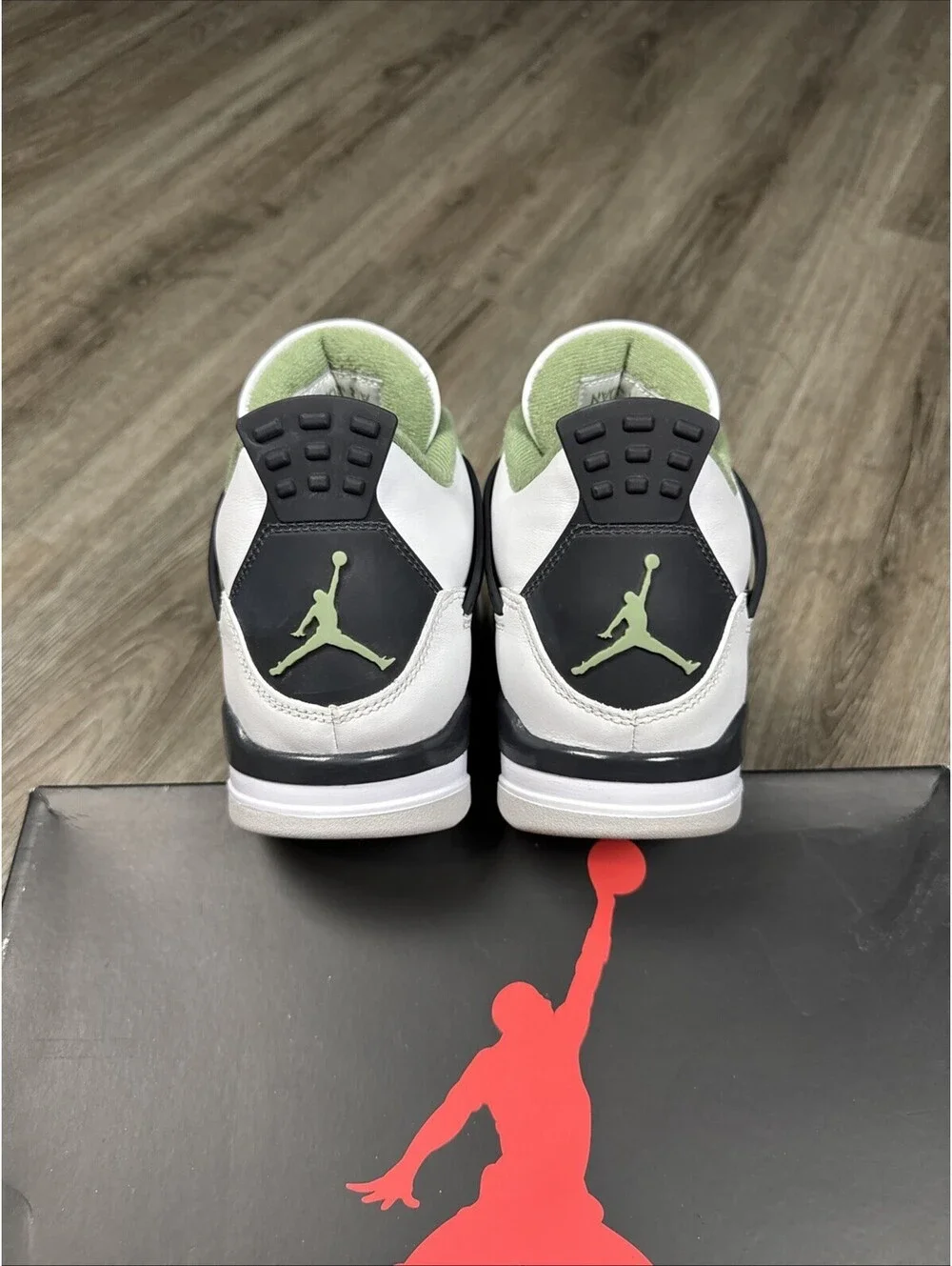 Size 10W/8.5M - Jordan 4 Retro Mid Seafoam W (CLEAN!)